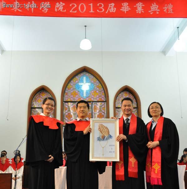 华东神学院举行2013届毕业典礼-学院新闻-中国基督教