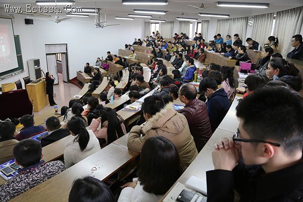 华东神学院举行2014学年奖学金颁发典礼 华东神学院举行2014学年奖学金颁发典礼