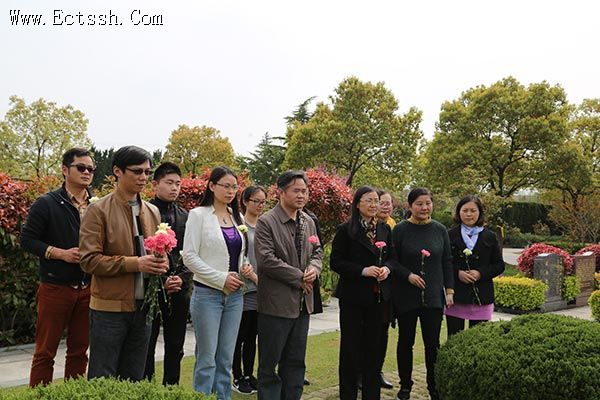 华东神学院师生为吴耀宗等教会前辈扫墓 华东神学院师生为吴耀宗等教会前辈扫墓