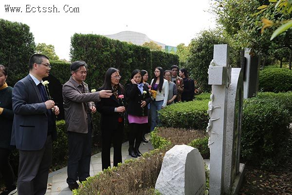 华东神学院师生为吴耀宗等教会前辈扫墓 华东神学院师生为吴耀宗等教会前辈扫墓