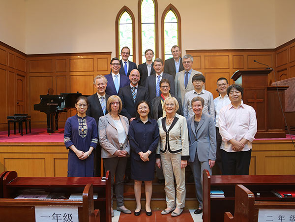 华东神学院接待德国汉堡信义会访问团 华东神学院接待德国汉堡信义会访问团